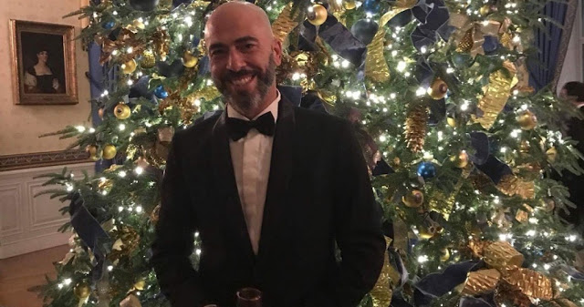 Απίστευτο! Γνωστός Έλληνας τραγουδιστής επίσημος προσκεκλημένος στο Χριστουγεννιάτικο πάρτι του Ντόναλντ Τραμπ (ΦΩΤΟ) - Φωτογραφία 1
