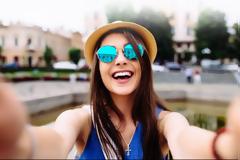 10 συμβουλές για να βγάζετε τις τέλειες selfie