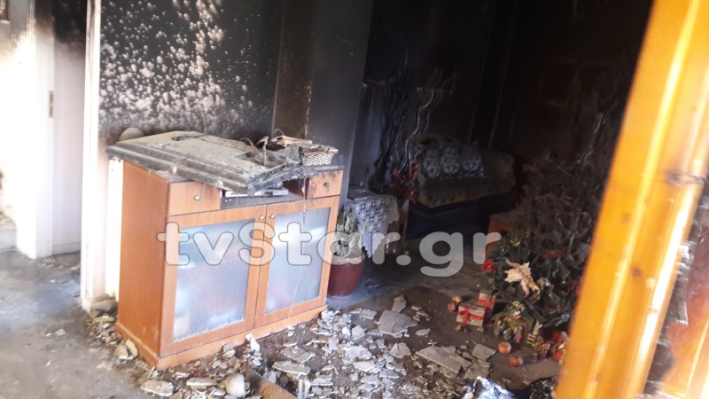 Φθιώτιδα: Σπίτι παραδόθηκε στις φλόγες - Πρόλαβαν και βγήκαν τα παιδιά - Φωτογραφία 2