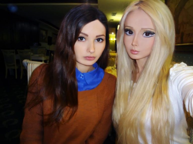 Η φωτογραφία της ανθρώπινης Barbie που θα σας σοκάρει ‑ Και η αδερφή της στον ίδιο δρόμο  Περισσότερα: Η φωτογραφία της ανθρώπινης Barbie που θα σας σοκάρει ‑ Και η αδερφή της στον ίδιο δρόμο (pics) | E-Radio.gr Lifestyle - Φωτογραφία 3