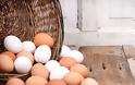 Σε τι διαφέρουν, τελικά, τα λευκά από τα καφέ αυγά - Φωτογραφία 1