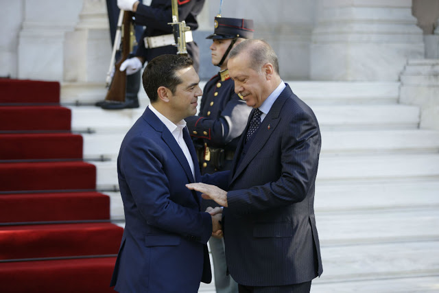 Τσίπρας-Ερντογάν: «Θερμό» κλίμα και έντονη αντιπαράθεση on camera - Ο πρώτος Τούρκος πρόεδρος εδώ και 65 χρόνια που ήρθε στην Ελλάδα (ΦΩΤΟ & ΒΙΝΤΕΟ) - Φωτογραφία 3