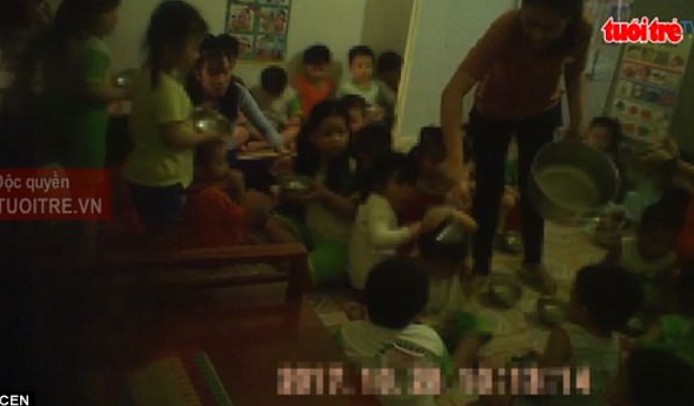 Βιετνάμ: Εργαζόμενες σε παιδικό σταθμό χτυπούν ανελέητα 2χρονα παιδάκια [photos+video] - Φωτογραφία 1