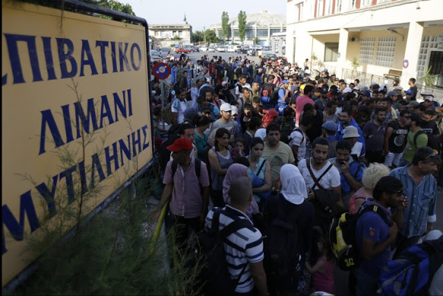 Μετακινούνται 1.000 «πρόσφυγες» από τη Λέσβο σε άγνωστο προορισμό - Φωτογραφία 1
