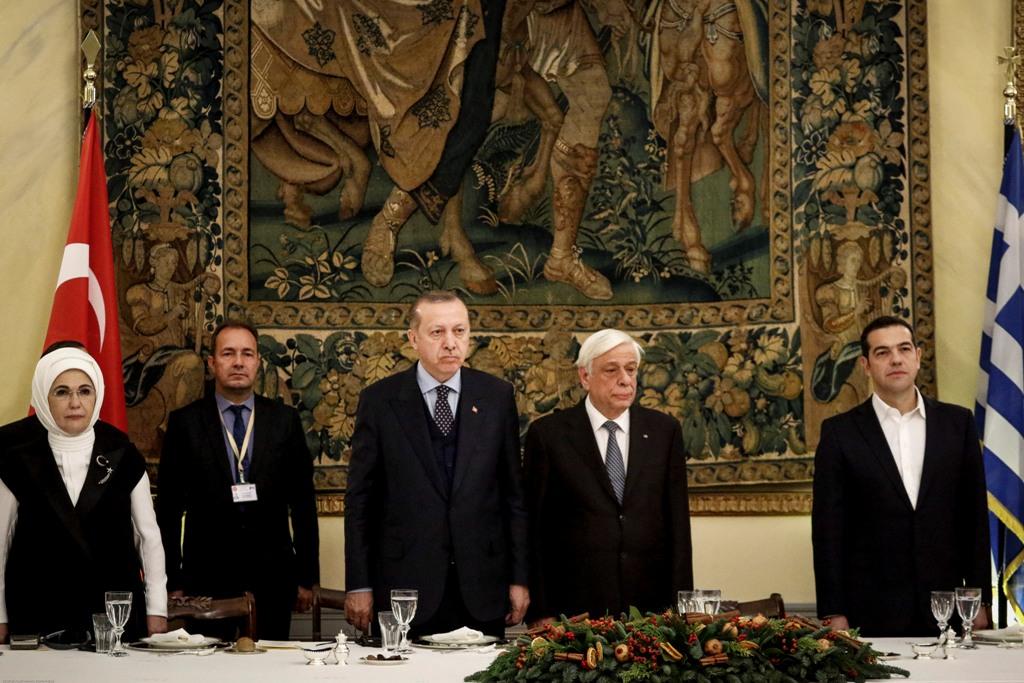Το δείπνο προς τιμήν του Ερντογάν στο Προεδρικό Μέγαρο (Photos) - Φωτογραφία 5