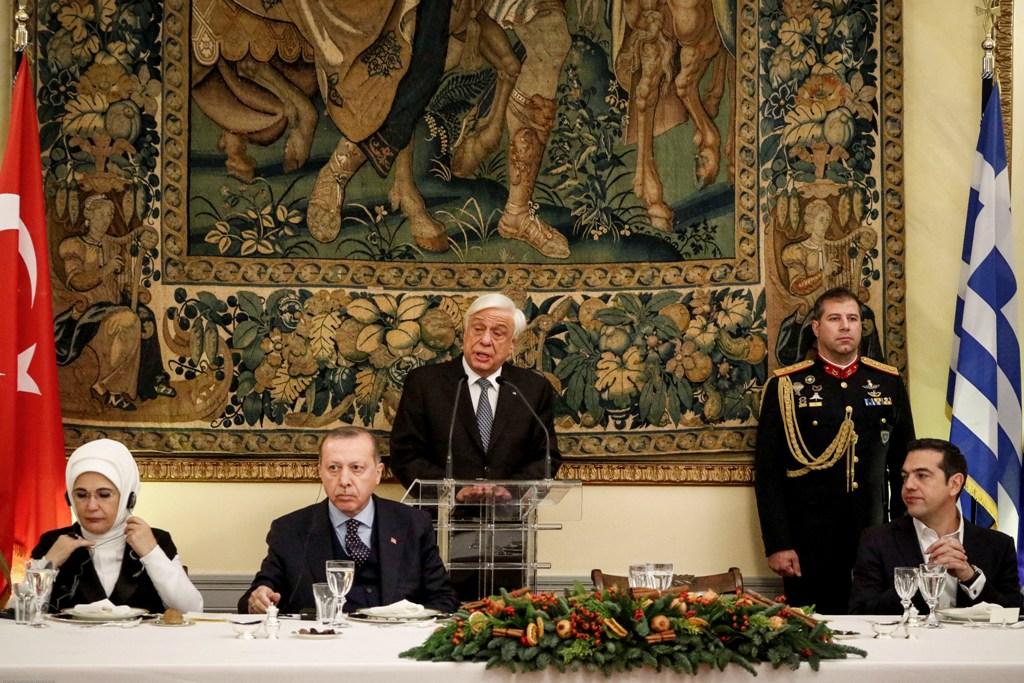 Το δείπνο προς τιμήν του Ερντογάν στο Προεδρικό Μέγαρο (Photos) - Φωτογραφία 6