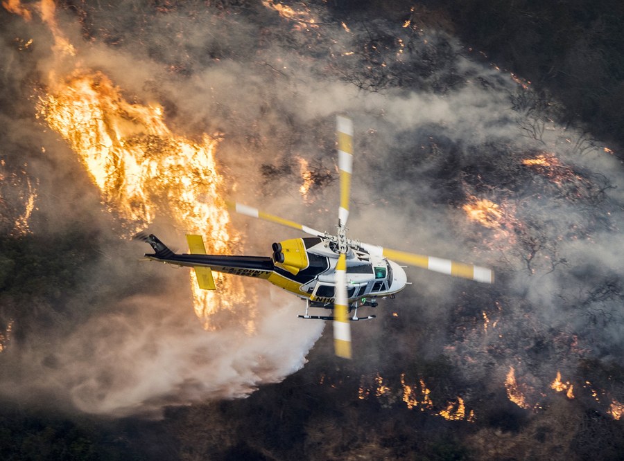 Καίγεται το Μπελ Αιρ: Οι φλόγες «γλείφουν» τις βίλες Άνιστον, Πάλτροου, Φορντ, Μέρντοκ - Φωτογραφία 2