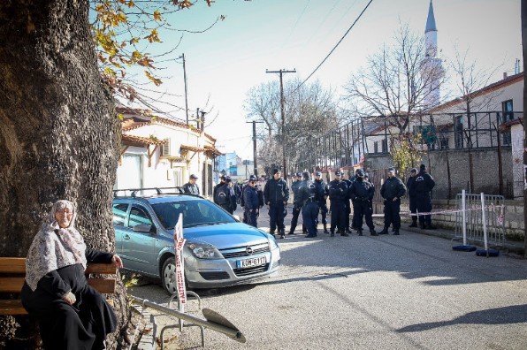 Τώρα: Ο Ερντογάν κάνει ανοιχτή ομιλία σε μειονοτικό σχολείο [photos+video] - Φωτογραφία 9