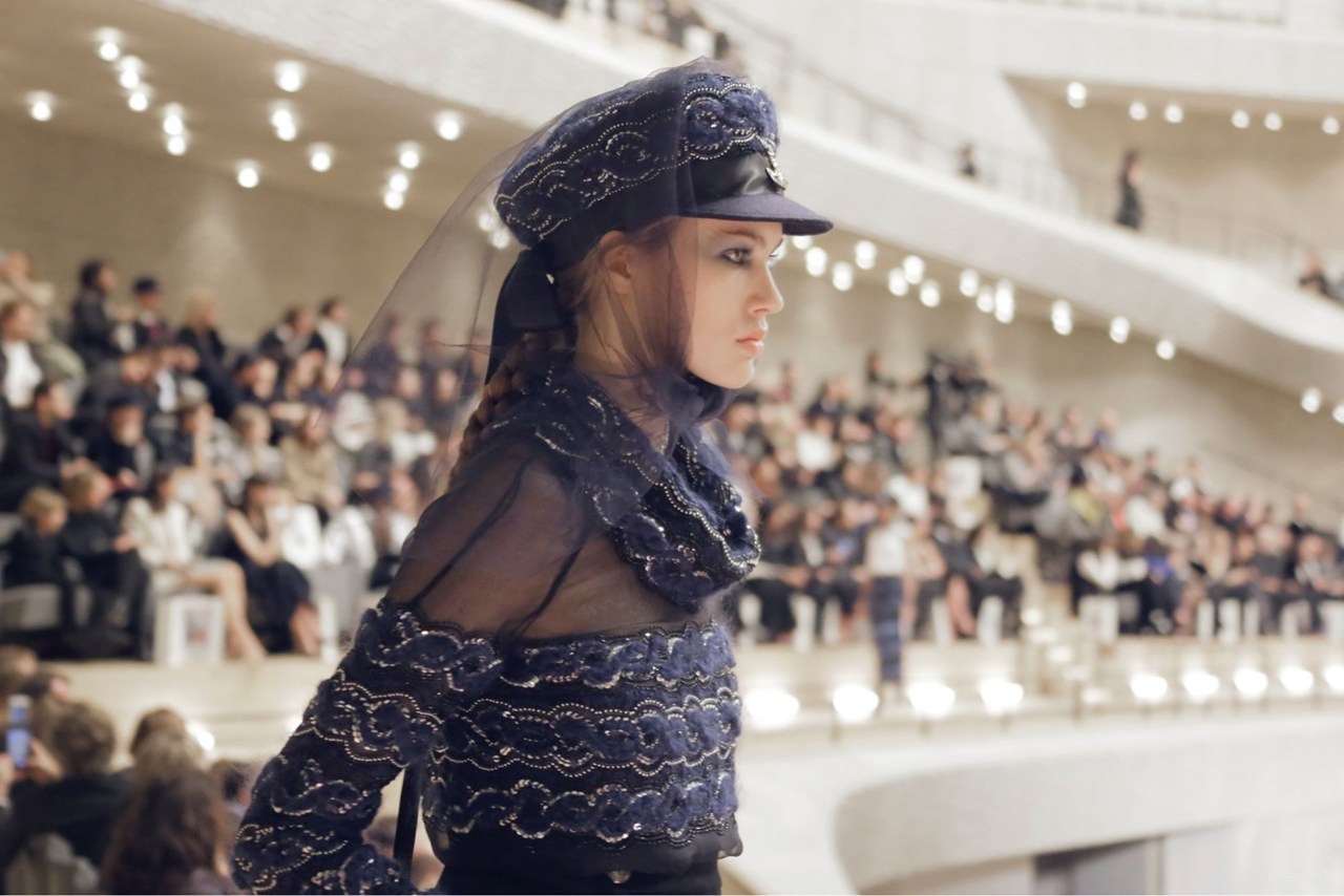 Ο Karl Lagerfeld φέρνει στο προσκήνιο τη γερμανική αισθητική των 60s - Φωτογραφία 5
