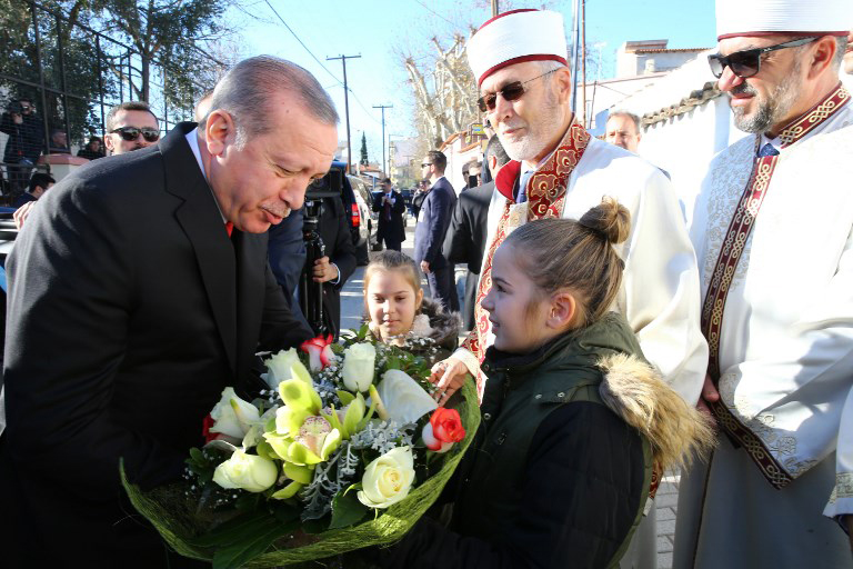 Ο Ερντογάν στην Κομοτηνή: «Άλλα συμφωνήσαμε κ. πρόεδρε» του είπε ο υφυπουργός Εξωτερικών - Φωτογραφία 4