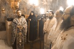 Ο Εσπερινός στην Ιερά Μονή Αγίου Νικολάου, η επονομαζόμενη ΜΟΝΗ ΑΓΙΟΥ ΝΙΚΟΛΑΟΥ ΑΕΤΟΥ, στον προσφυγικό συνοικισμό Αγίου Νικολάου Κατούνας (ΦΩΤΟ)