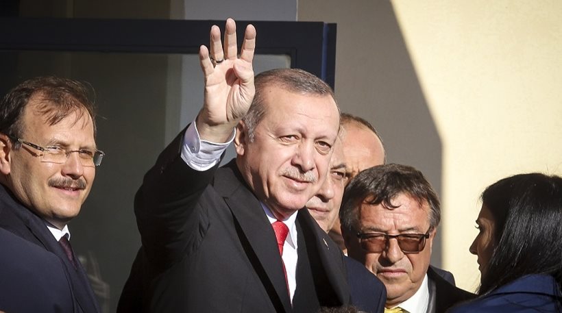 Κομοτηνή: Ο Ερντογάν χαιρέτησε με “ραμπιά” - Φωτογραφία 1