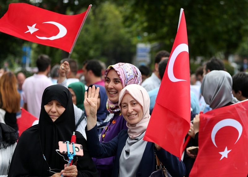 Κομοτηνή: Ο Ερντογάν χαιρέτησε με “ραμπιά” - Φωτογραφία 3