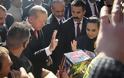Κομοτηνή: Ο Ερντογάν χαιρέτησε με “ραμπιά” - Φωτογραφία 2