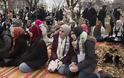 Διαμαρτυρία κατά Τραμπ: Εκατοντάδες μουσουλμάνοι προσεύχονται μπροστά στο Λευκό Οίκο - Φωτογραφία 3