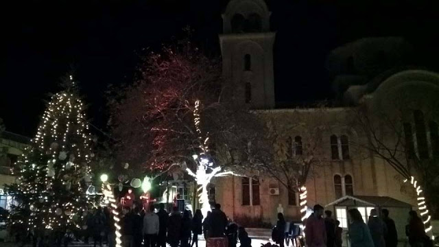Άναψε χθες βράδυ το Χριστουγεννιάτικο Δέντρο στην ΚΑΤΟΥΝΑ - Αλλαγή ημερομηνίας σε Πάλαιρο και Παλιάμπελα - Φωτογραφία 2