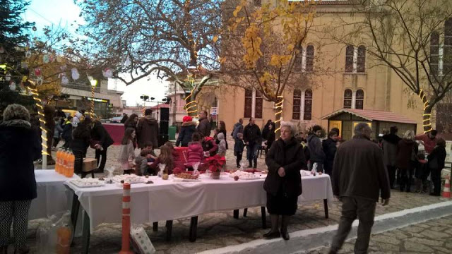 Άναψε χθες βράδυ το Χριστουγεννιάτικο Δέντρο στην ΚΑΤΟΥΝΑ - Αλλαγή ημερομηνίας σε Πάλαιρο και Παλιάμπελα - Φωτογραφία 3