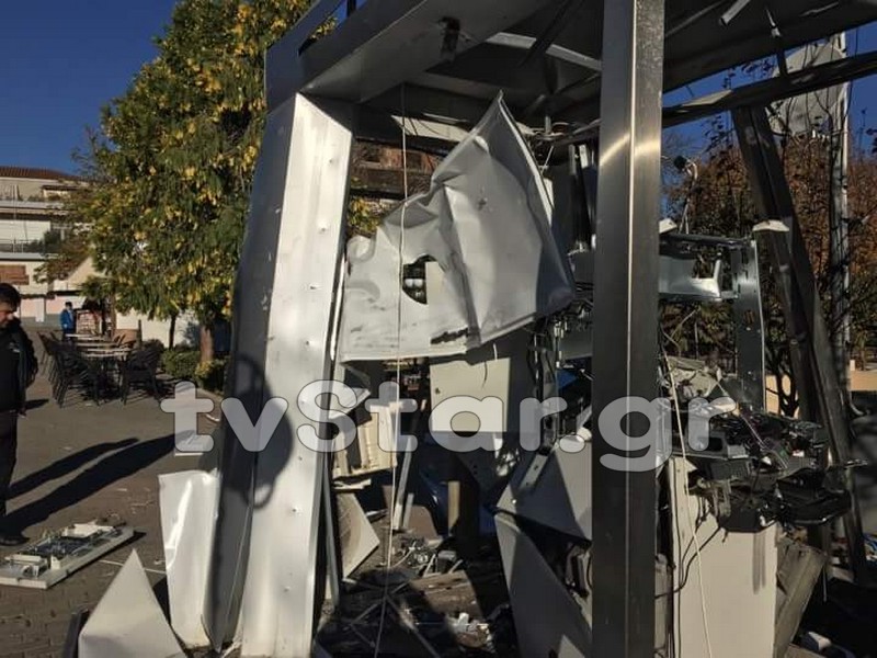 Φθιώτιδα: Διέλυσαν το ATM και πήραν τα χρήματα [photos+video] - Φωτογραφία 3