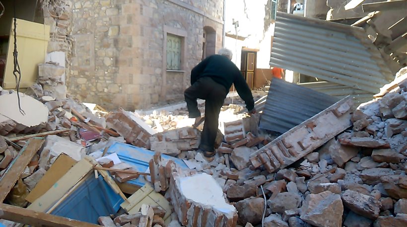 Ζητούν από τους σεισμοπαθείς της Λέσβου να πληρώσουν ΕΝΦΙΑ για τα μπάζα από τα πεσμένα σπίτια τους! - Φωτογραφία 1