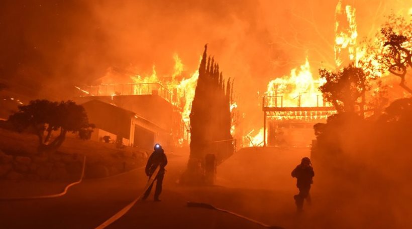 ΗΠΑ: Οι φλόγες συνεχίζουν να απειλούν χιλιάδες κατοικίες στην Καλιφόρνια - Φωτογραφία 1
