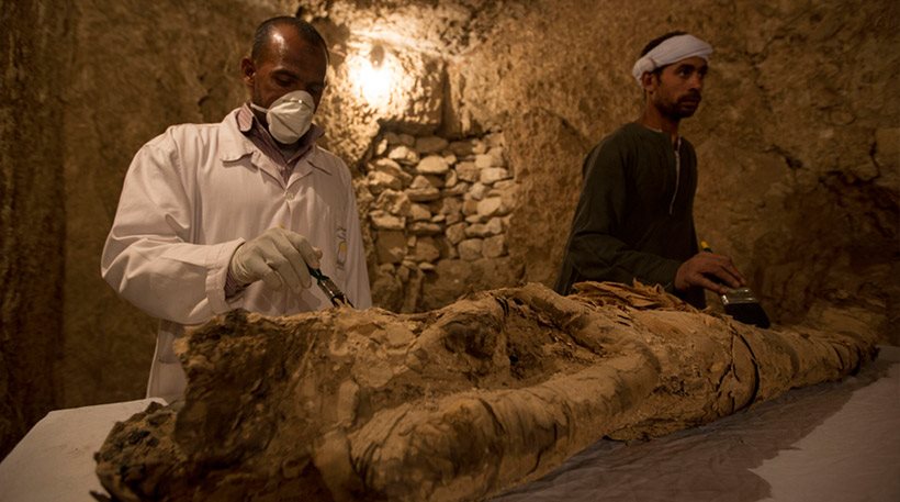 Αρχαιολόγοι ανακάλυψαν μούμια 3.500 ετών σε ανεξερεύνητο τάφο στο Λούξορ - Φωτογραφία 1