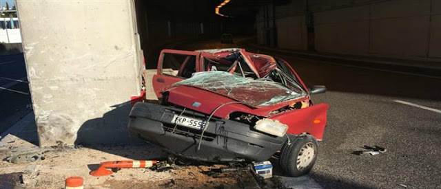 TΡΑΓΩΔΙΑ στην Αττική Οδό: Αυτοκίνητο προσέκρουσε σε τοίχο – Σκοτώθηκε η 24χρονη οδηγός (Φώτο) - Φωτογραφία 1