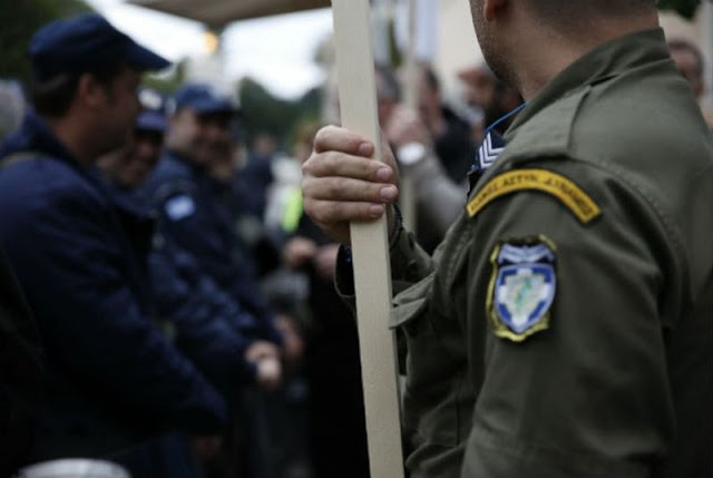 Ηράκλειο: Παγκρήτια διαμαρτυρία  Ένστολων - Φωτογραφία 1