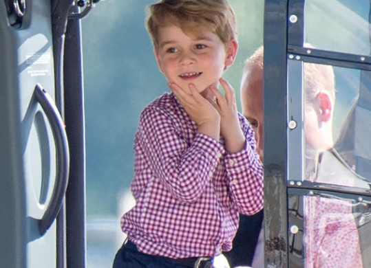 Ο πρίγκιπας που έγινε αρνάκι - Ο κόντρα ρόλος του Τζορτζ στη σχολική γιορτή - Φωτογραφία 1