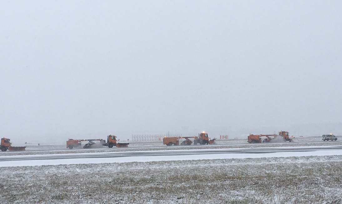 Εκατοντάδες πτήσεις ακυρώθηκαν στη Φρανκφούρτη εξαιτίας των χιονοπτώσεων - Φωτογραφία 2