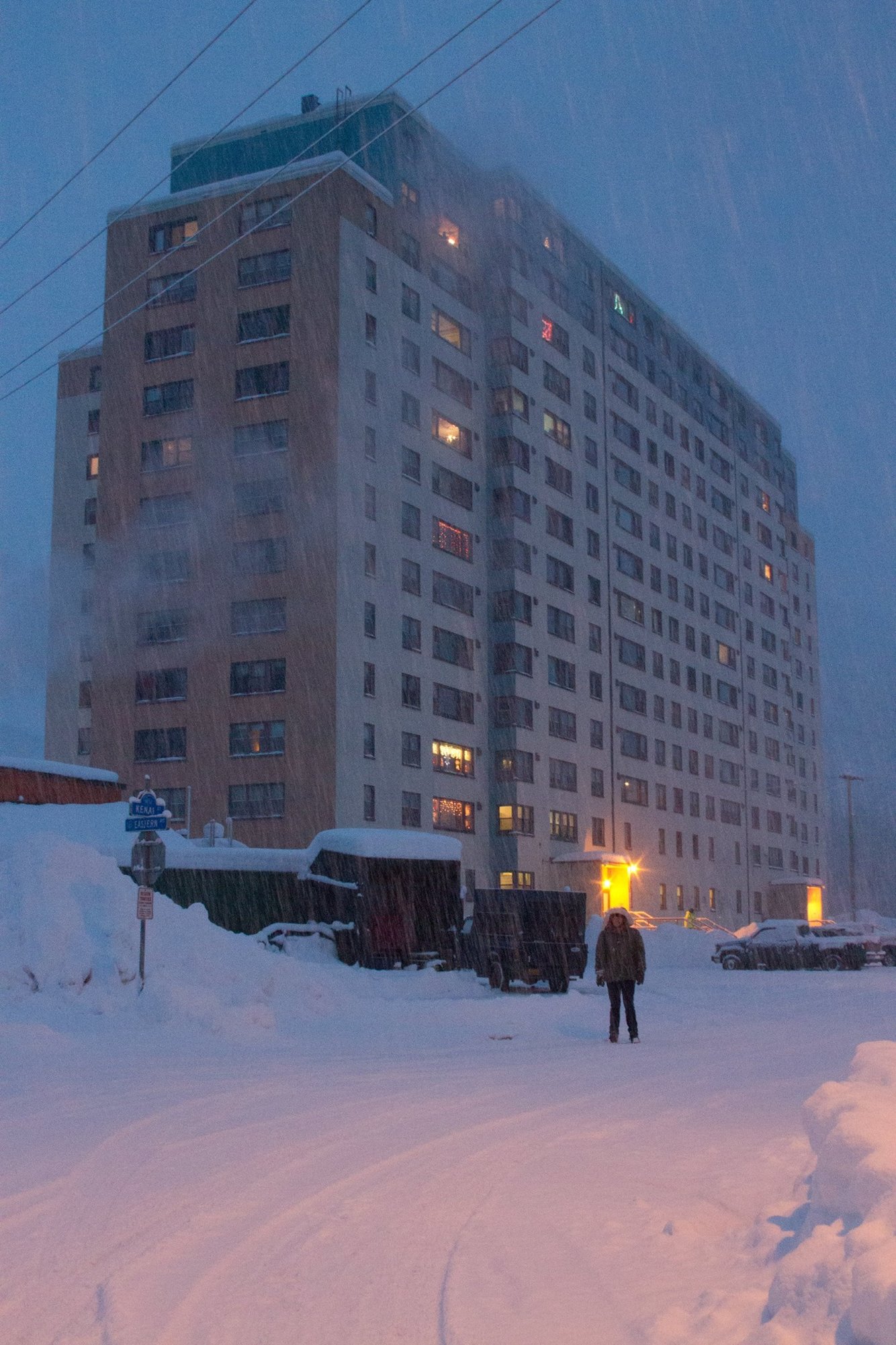 Η πόλη της Αλάσκας όπου οι κάτοικοι ζουν όλοι στο ίδιο κτίριο - Φωτογραφία 3