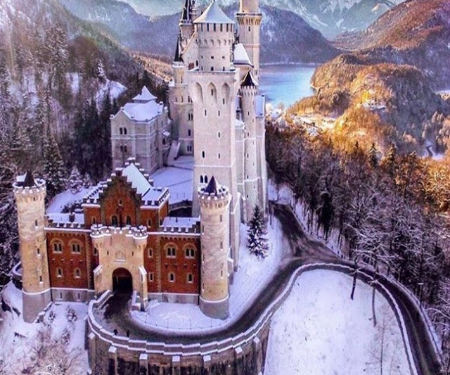 Το κάστρο Neuschwanstein ενσαρκώνει το χριστουγεννιάτικο όνειρο - Φωτογραφία 2