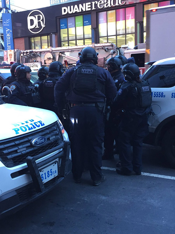 Alert! Έκρηξη σε σταθμό λεωφορείων στη Νέα Υόρκη - Υπάρχουν τραυματίες - Φωτογραφία 2