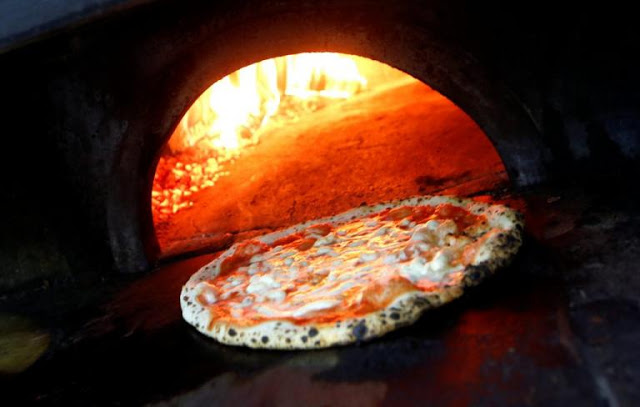 Η ναπολιτάνικη πίτσα ανήκει πλέον στην άυλη κληρονομιά της Unesco! - Φωτογραφία 4