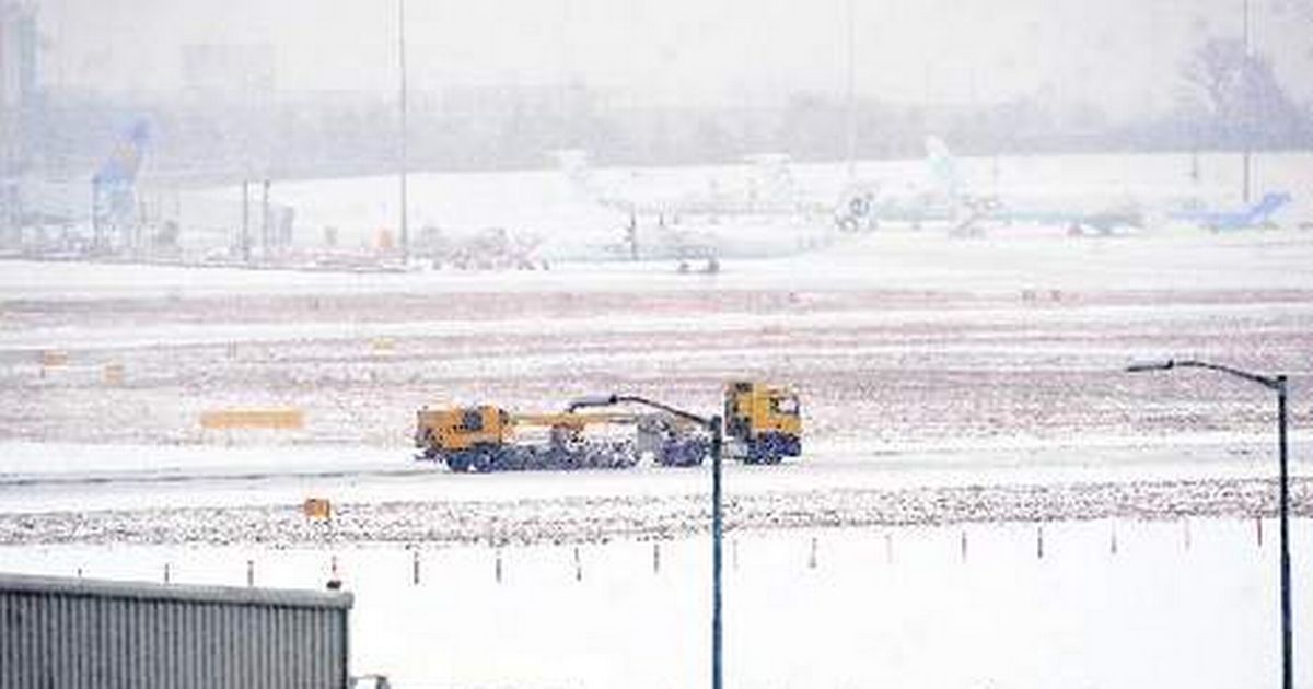 Στο χάος η Ευρώπη από το χιονιά: Ακυρώσεις πτήσεων σε Γερμανία, Βέλγιο, Ολλανδία, Γαλλία - Φωτογραφία 3