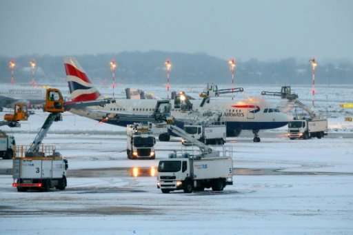 Στο χάος η Ευρώπη από το χιονιά: Ακυρώσεις πτήσεων σε Γερμανία, Βέλγιο, Ολλανδία, Γαλλία - Φωτογραφία 4