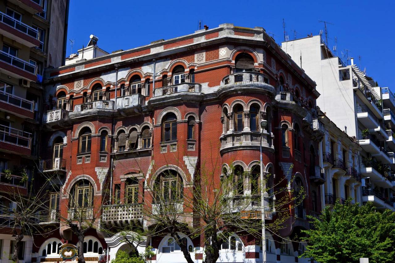 Γιατί θεωρούσαν στοιχειωμένο το «κόκκινο σπίτι» της Θεσσαλονίκης. Σε ποια οικογένεια άνηκε - Φωτογραφία 1