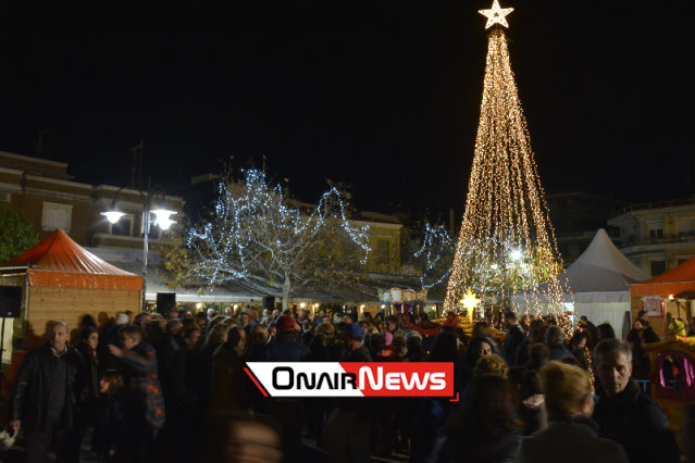 Άναψε το Χριστουγεννιάτικο δέντρο στην κεντρική πλατεία του Μεσολογγίου (φωτο) - Φωτογραφία 1
