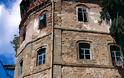 9942 - Θύρες και παράθυρα από κτήρια του Αγίου Όρους. Έκθεση φωτογραφίας του Δημήτρη Λουζικιώτη στο «Αρχοντικό των Μπενιζέλων» - Φωτογραφία 1