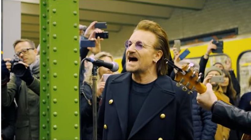 Βίντεο: Οι U2 κάνουν -απροειδοποίητο- σόου στο μετρό του Βερολίνου - Φωτογραφία 1