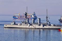 Φωτος: Απέπλευσε από τη Θεσσαλονίκη το θωρηκτό «Αβέρωφ»