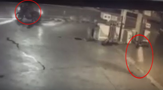 Βίντεο ντοκουμέντο: Οι δράστες στην Ανάβυσσο τοποθετούν τον εκρηκτικό μηχανισμό και φεύγουν - Φωτογραφία 1
