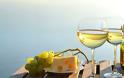 Το λευκό κρασί σχετίζεται με αυξημένο κίνδυνο μελανώματος