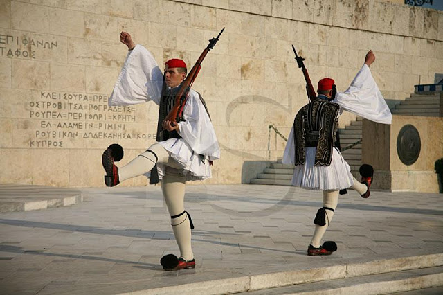 Σαν σήμερα ιδρύεται η Προεδρική Φρουρά, το καμάρι της Ελλάδας και αφρόκρεμα του Στρατού Ξηράς - Φωτογραφία 4