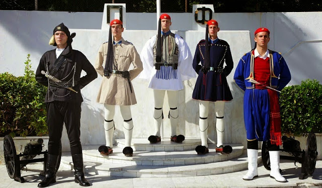 Σαν σήμερα ιδρύεται η Προεδρική Φρουρά, το καμάρι της Ελλάδας και αφρόκρεμα του Στρατού Ξηράς - Φωτογραφία 8