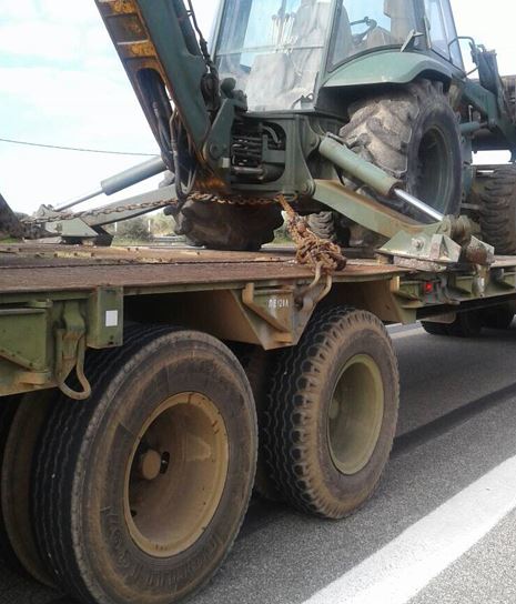 Μηχανήματα του στρατού στην Αιτωλοακαρνανία για ενίσχυση της προσπάθειας άμεσης αποκατάστασης ζημιών από τα ακραία καιρικά φαινόμενα - Φωτογραφία 3