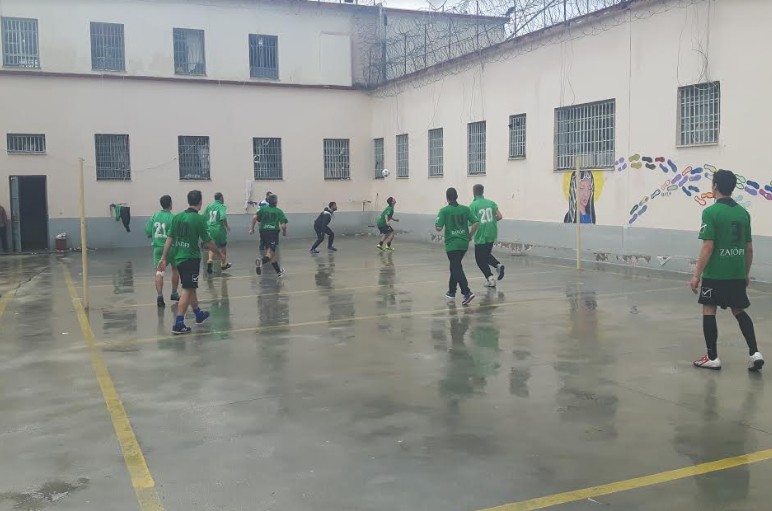 Ποδοσφαιρικός αγώνας μεταξύ των μελών της Θεραπευτικής Κοινότητας του ΚΕΘΕΑ ΗΠΕΙΡΟΣ και των κρατουμένων στις φυλακές Σταυρακίου [photos] - Φωτογραφία 1