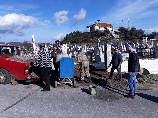 ΣΥΛΛΟΓΟΣ ΚΟΜΠΩΤΗΣ Η ΤΟΡΙΒΙΑ: Τοποθέτησαν νεα μεταλλική πόρτα στο νεκροταφείο του χωριού - Φωτογραφία 2