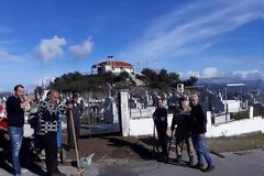 ΣΥΛΛΟΓΟΣ ΚΟΜΠΩΤΗΣ Η ΤΟΡΙΒΙΑ: Τοποθέτησαν νεα μεταλλική πόρτα στο νεκροταφείο του χωριού