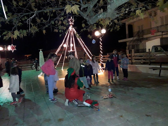 Άναψε το χριστουγεννιάτικο δέντρο στα ΠΑΛΙΑΜΠΕΛΑ (ΦΩΤΟ: Στέλλα Λιάπη) - Φωτογραφία 40