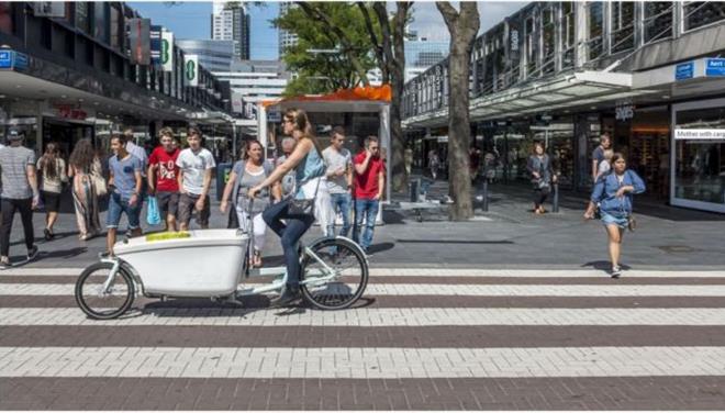 Με ποδήλατο και τραμ πάει μπροστά το Ρότερνταμ [video] - Φωτογραφία 1